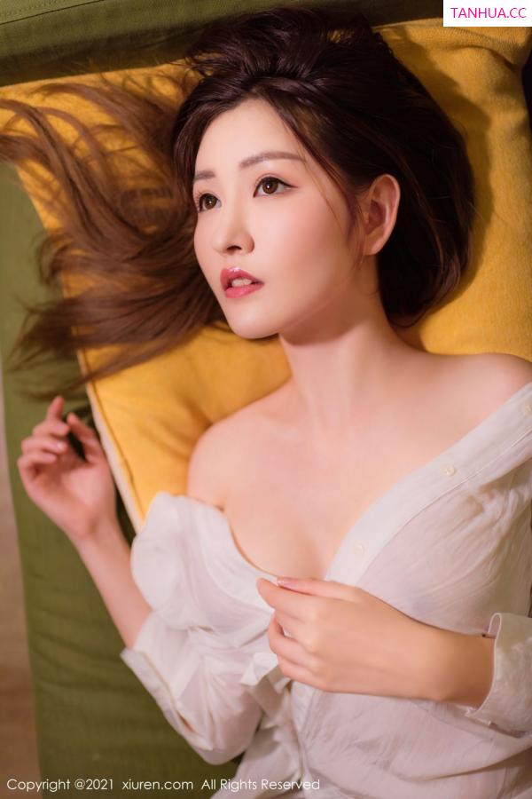沈梦瑶  宅男女神沈梦瑶 慵懒的躺在沙发上第26张图片